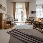 Fragola Budget Apartments & Rooms